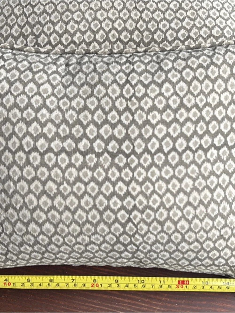 Walter.G set of two lumber/throw cushions in excellent preowned condition - Picture 3 of 10